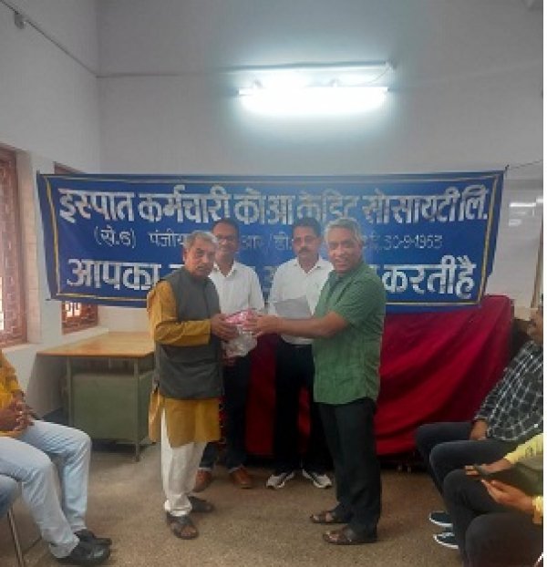 रिटायर कर्मियों को इस्पात कर्मचारी कोआपरेटिव सोसायटी ने दी ससम्मान विदाई