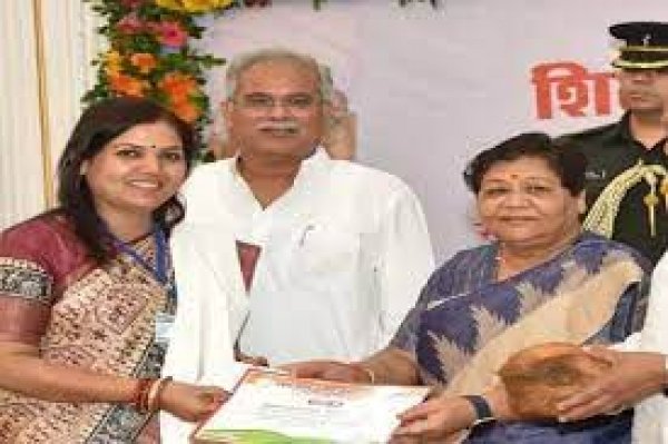 प्रदेश के महान साहित्यकारों के नाम पर 4 शिक्षकों को स्मृति पुरस्कार
