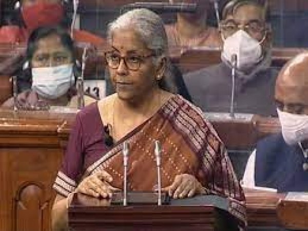 अगले 3 साल में नई पीढ़ी की 400 नई 'वंदे भारत ट्रेनें', LIC का IPO जल्द: निर्मला सीतारमण