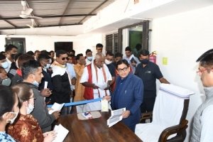 मंत्री डॉ. डहरिया ने जनप्रतिनिधियों आमजनों से की भेंट