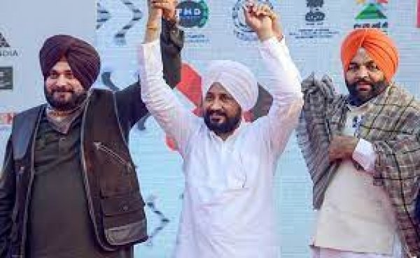 'खास' पार्टी के गैर-पंजाबियों से सावधान : पंजाब CM का AAP पर वार, बताया 'ठगों की पार्टी'
