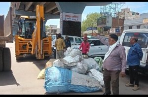 भिलाई निगम का सख्त एक्शन: रेलवे स्टेशन के पास फैला कबाड़ किया जब्त, स्वच्छता अभियान में तेजी