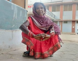   दुर्ग जिला अस्पताल में कुछ महिलाओ  ने बुजुर्ग महिला से की ठगी 