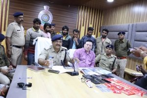 युवक को पैसे उगाही के लिए ब्लैकमेल कर आत्महत्या हेतु उकसाने वाले गिरोह  के 6 सदस्य  गिरफ्तार