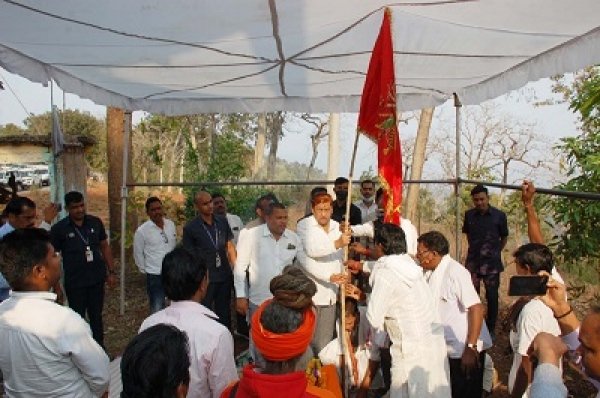 कवर्धा : कैबिनेट मंत्री  अकबर इस घाटी के उपर बनाएं पहाड़ी वाली बंजारी मंदिरजन आकांक्षाओं के अनुरूप  अकबर ने घाटी में मंदिर निर्माण के लिए रखीं आधार शिला