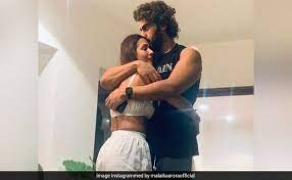 वैलेंटाइन्स डे पर Malaika Arora ने अर्जुन कपूर के साथ शेयर की रोमांटिक PHOTO, फैन्स ने यूं दिए रिएक्शन