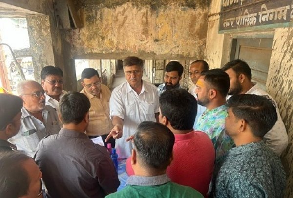 फिर उठी डिवाइडर को हटाने की मांग ,इंदिरा मार्केट रिटेल व्यापारी संघ और छत्तीसगढ़ चेम्बर की बैठक