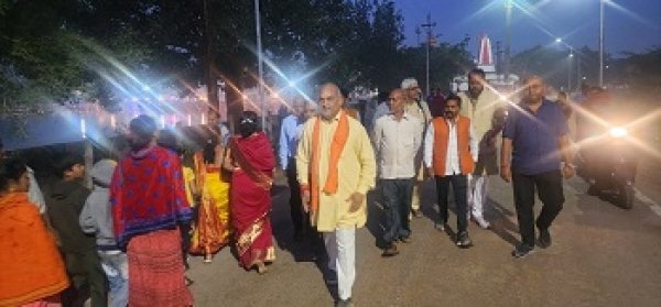 ललित चंद्राकार ने छठ पूजा में शामिल होकर सूर्यदेव को किया अर्घ्य अर्पित 