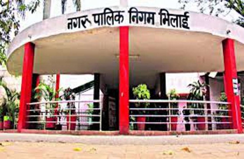 निगम प्रशासन ने 9 कर्मचारियों को दी स-सम्मान विदाई
