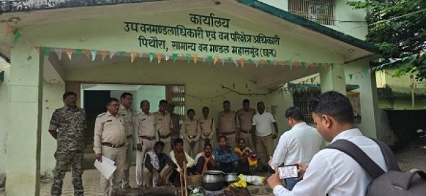 पिथौरा वन परिक्षेत्र में हिरण का अवैध शिकार उजागर &ndash; पाँच आरोपी गिरफ्तार, ताज़ा मांस व शिकारी सामग्री जप्त