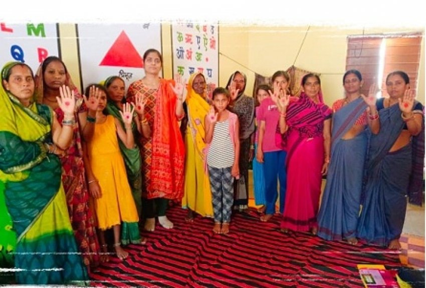 रेड डॉट चौलेंज &rsquo;&rsquo;चुप्पी तोड़ो खुलकर बोलो&rsquo;&rsquo; नारा के साथ जिले में चलाया जा रहा माहवारी स्वछता अभियान