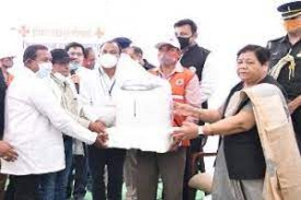राज्यपाल सुश्री उइके ने सामुदायिक स्वास्थ्य केंद्रों को सौंपे ऑक्सीजन कंसन्ट्रेटर