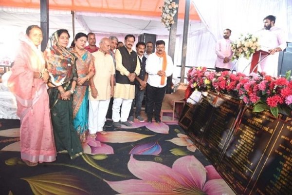 उपमुख्यमंत्री श्री विजय शर्मा ने किया शौर्य वाटिका का भूमिपूजन, लगभग 79 लाख रुपए के विकास कार्यों का किया लोकार्पण शहीदों की स्मृति में सोनपुर में बनी शौर्य वाटिका, 37 शहीद परिवारों का हुआ सम्मान