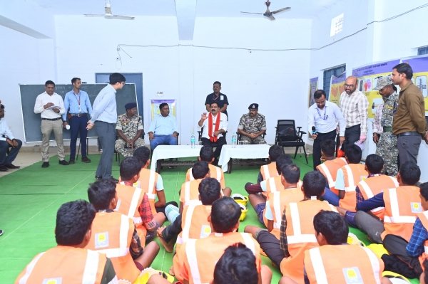 आत्मसमर्पित नक्सलियों को शासन की समस्त योजनाओं का मिले समुचित लाभ -उप मुख्यमंत्री