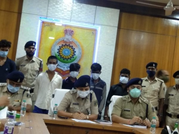शहर में हुई विभिन्न चोरियों का पुलिस ने खुलासा,6 आरोपी गिरफ्तार