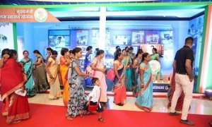 विकास प्रदर्शनी लोगों को खूब लुभा रही
