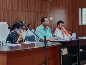 बजट सत्र में मंचस्त जिम्मेदार संवैधानिक पद में आसीन जनप्रतिनिधि ( विकाश के चश्मे से )