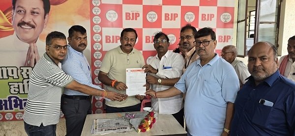 *कुम्हारी टोल नाका हटाने जनहित संघर्ष समिति ने सांसद से पहल करने मांग की*।