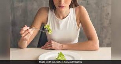 खाना खाने के समय का खासतौर पर रखें ख्याल, नहीं तो सेहत पर पड़ सकता है बुरा असर