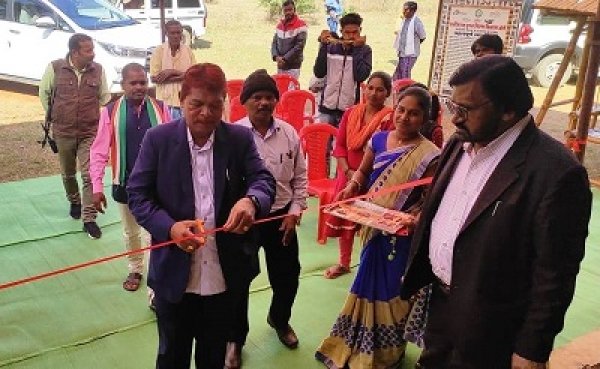 ​​​​​​​रायपुर : छत्तीसगढ़ हस्तशिल्प विकास बोर्ड के अध्यक्ष ने किया  बांस शिल्प प्रशिक्षण का शुभारंभ