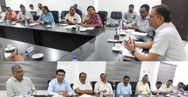 ड्राई नलकूप में वॉटर लेवल बढ़ाने हेतु बनायें रिचार्ज सोकपीट - श्री राठौर