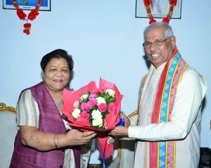 रायपुर : राज्यपाल  उइके ने हिमाचल प्रदेश के राज्यपाल से की भेंट : राजधानी शिमला में हुआ आत्मीय स्वागत