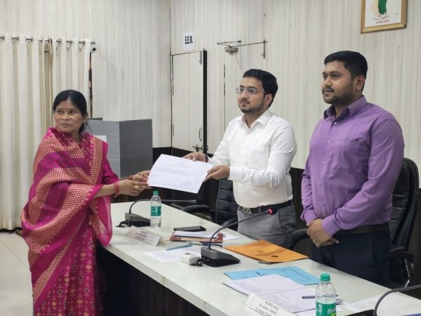 जिला पंचायत अध्यक्ष और उपाध्यक्ष का किया गया निर्वाचन