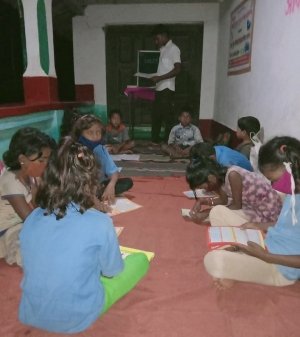मोहला के डूमरटोला एवं दनगढ़ संकुल अंतर्गत मोहल्ला क्लास का संचालन
