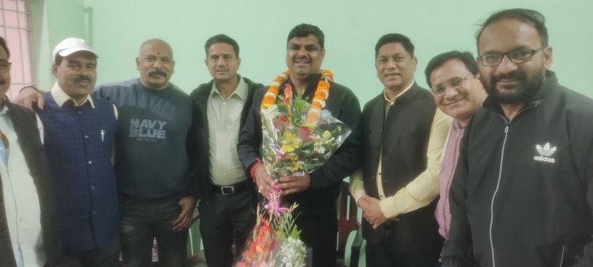 अधिकारी कर्मचारियों ने दी दुर्ग  विधायक गजेंद्र यादव को बधाई