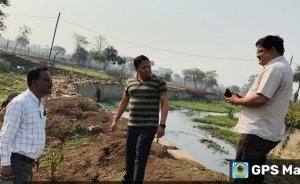 शिवनाथ में गंदा पानी को रोकने के लिए दो स्थानों पर होगा सिवरेज प्लान्ट का निर्माण निगम आयुक्त लोकेश चन्द्राकर ने अधिकारियों के साथ मौके पर जाकर देखी जमीन