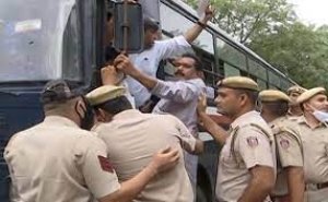"हमने किसी से मारपीट नहीं की" : प्रदर्शन के दौरान चोट लगने के कांग्रेस के आरोपों पर बोली दिल्ली पुलिस