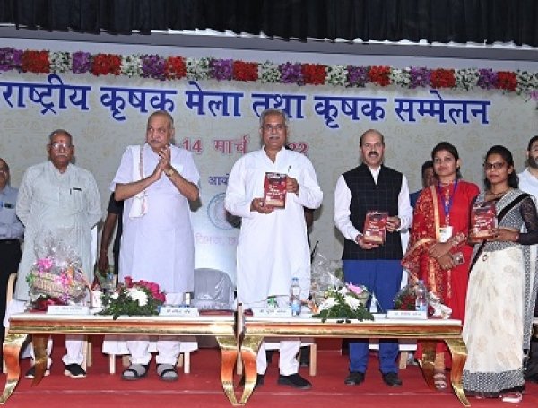 इस बार गोबर के इको फ्रेंडली गुलाल से रंगीन होगी होली