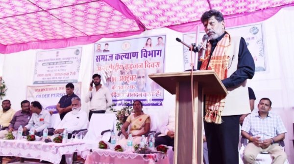 अंतरराष्ट्रीय वृद्धजन दिवस पर विधायक  किरणदेव एवं जनप्रतिनिधियों ने बुजुर्गों को किया सम्मानित