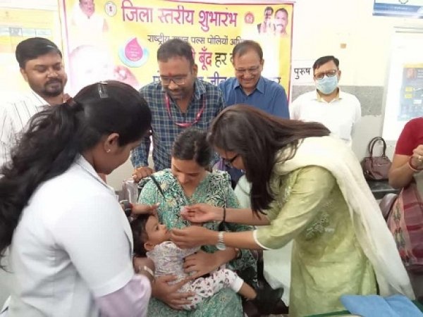 दुर्ग जिले में पल्स पोलियो अभियान के प्रथम दिवस में आशातित उपलब्धि लगभग 81 प्रतिशत 0 से 5 वर्ष आयु वर्ग के बच्चों को पोलियो ड्राप पिलाया गया