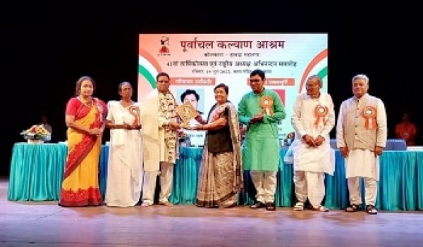 पूर्वांचल कल्याण आश्रम के 41 वें वार्षिकोत्सव में शामिल हुई राज्यपाल, नवनिर्वाचित राष्ट्रीय अध्यक्ष को किया सम्मानित