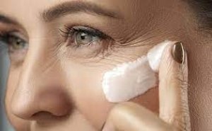 झुर्रियों को दूर करने में काम आएगी रसोई की यह एक चीज, जान लें लगाने का सही तरीका और त्वचा पर होने वाले फायदे