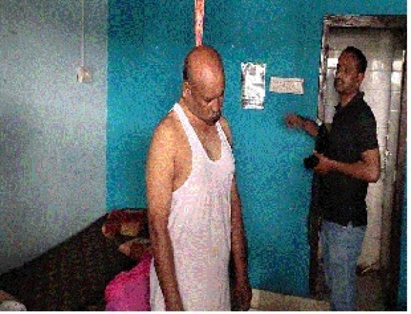 लाईन अटैच हुए एएसआई ने सुविधा लाज में फांसी लगाकर किया आत्महत्या मृतक फारूख शेख पिछले कई दिनों से नही जा रहा था घर