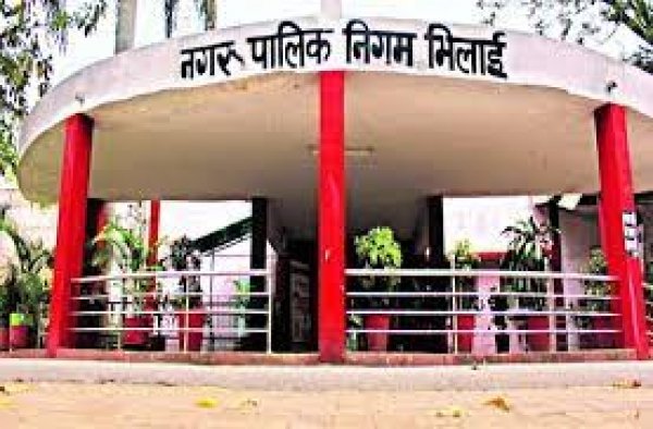 स्वतंत्रता संग्राम में प्राणों की आहुति देने वालों की स्मृति में निगम के कर्मचारियों ने किया मौन धारण