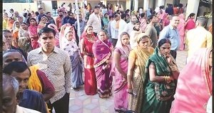 हर खास व हर आम लोगों ने लोकतंत्र के महापर्व में दी आहूति