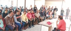 फेस आईडी सिस्टम की फोटोग्राफी ना रुकने पर आक्रोशित कर्मचारी एवं बीएमएस पदाधिकारी पहुंचे सांसद निवास
