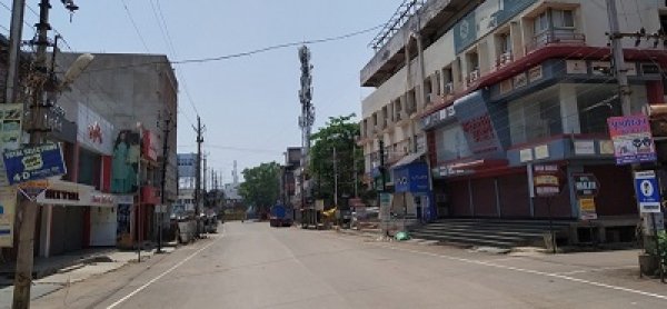 एक दिन के मार्केट गुलजार के बाद फुल लाकडाउन के चलते आज फिर पसरा शहर में सन्नाटा घूम-घूमकर लोगों को आगाह करता रहा निगम का अमला
