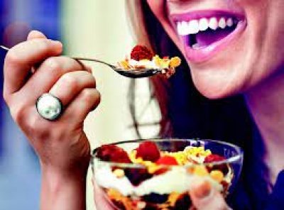 सजगता:आहार जो रखते हैं आपके मुंह के स्वास्थ्य का ख़्याल, आइए इनके बारे में जानते हैं