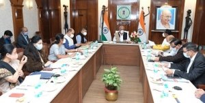 मुख्यमंत्री ने आज यहां अपने निवास कार्यालय में आयोजित बैठक में ...