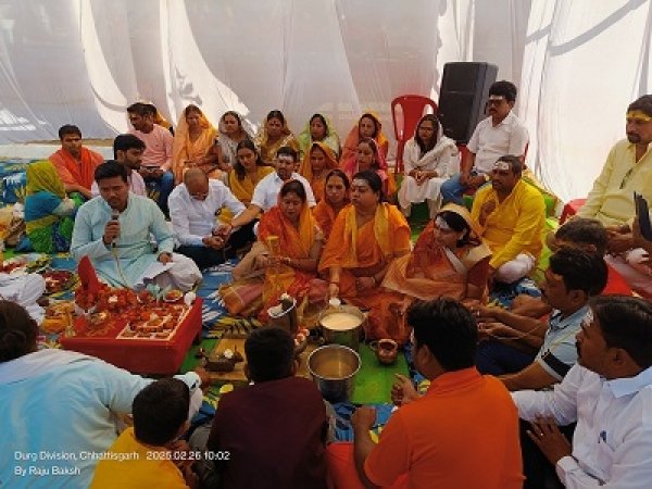 महापौर अलका बाघमार ने शिवनाथ तट पर महाआरती के साथ किया शिव का रुद्राभिषेक,भोलेमय हुई शिवनाथ नदी
