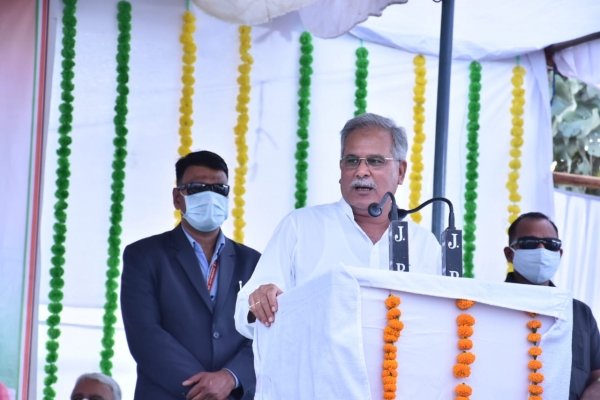 ग्रामीण विकास के लिए गौठान को बनाएं सशक्त, पैरादान करें
