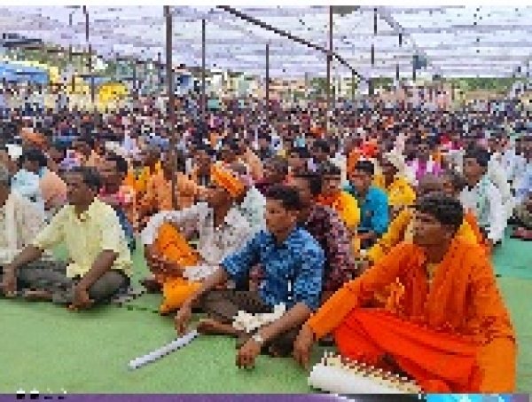 धर्म परिवतर्न करने वाले आदिवासियों की अधिकारों को डिलिट  करने की मांग को लेकर निकाली विशाल रैली
