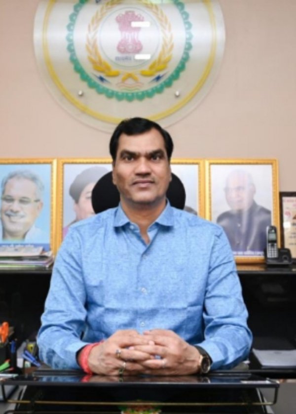 जिला कलेक्टर रमेश कुमार शर्मा ने स्वास्थ्य विभाग के कार्यों की समीक्षा बैठक लेकर कमियों को जल्द दूर करने के निर्देश दिए