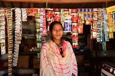 आजीविका मिशन से रमशीला कश्यप को मिला आत्मनिर्भरता का संबल,किराना दुकान से लगभग 25 हजार रुपये की कर रहीं हैं आय अर्जित