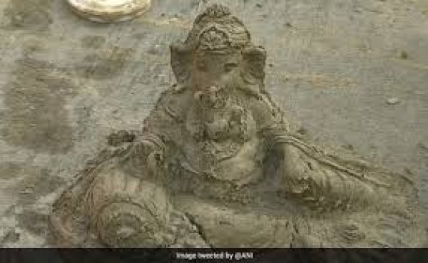 पर्यावरण के ल&zwj;िए मोहाली में NGO की पहल, गाय के गोबर से बनाए जा रहे हैं इको फ्रेंडली दीये और मूर्तियां