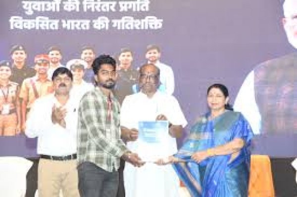रोजगार मेले में 51 हजार युवाओं को नियुक्ति पत्र, रायपुर में 257 अभ्यर्थियों को मिली सरकारी नौकरी